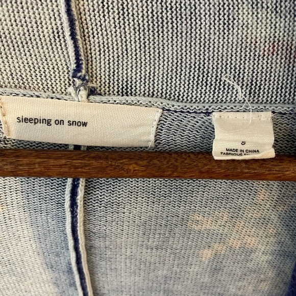 Blue floral sleeping on snow waterfall cardigan, size S - Picture 5 of 5